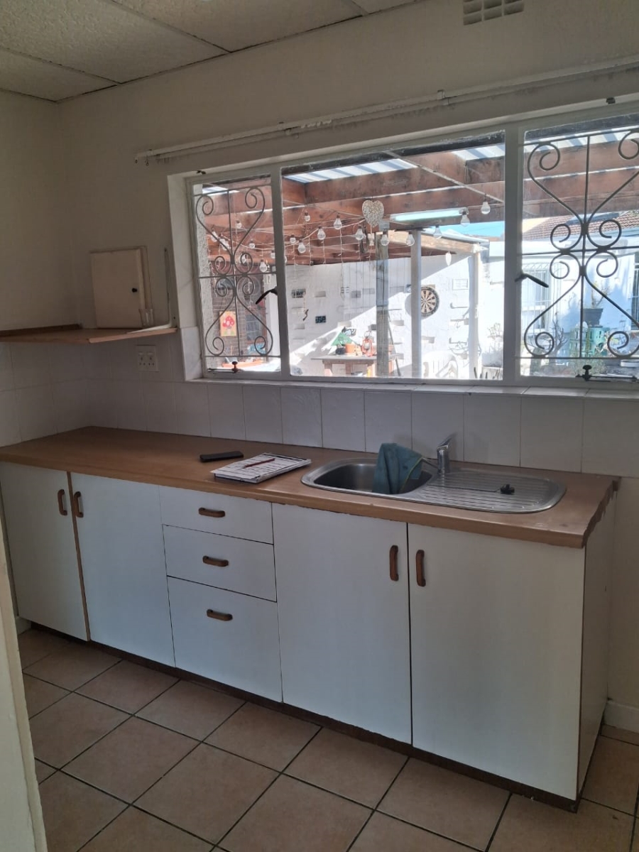 To Let 1 Bedroom Property for Rent in Beacon Bay Eastern Cape